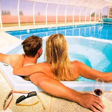 Apartman One Bedroom With Shared Pool Jacuzzi And Furnished Terrace At *